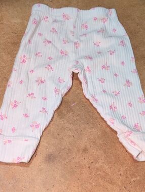 ❤️‍🔥10/$10❤️‍🔥 Baby Cloud Island White & Pink Floral Ribbed Pants Size 3-6M